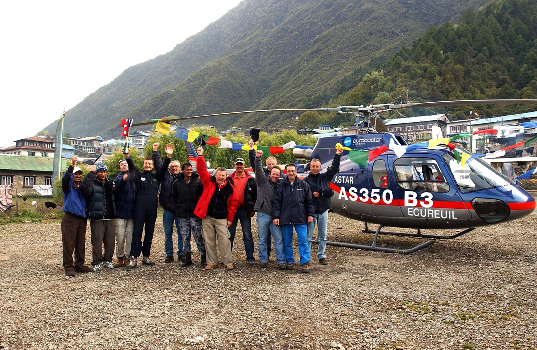 Airbus Ecureuil Everest 2025 team and helicopter