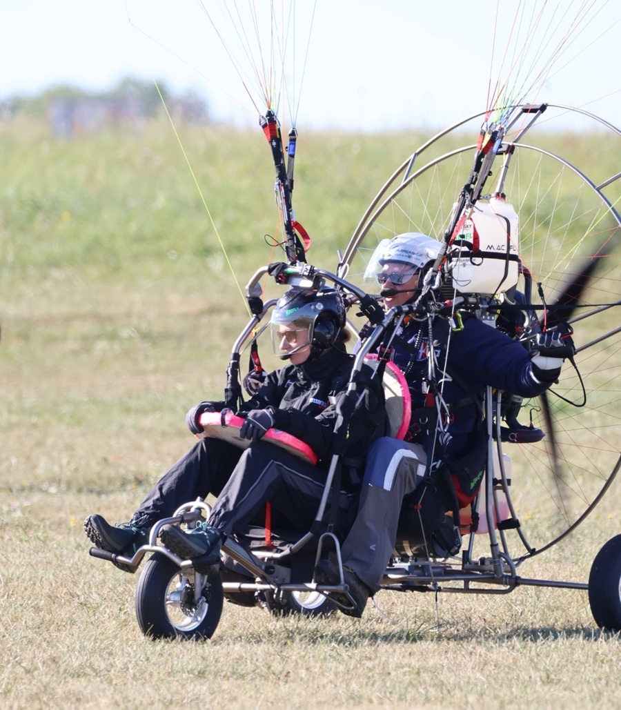 oriane and fabrice breuzard 2025 paramotor